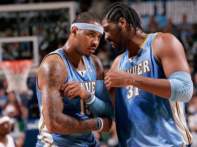 展现出她与 展现出她与